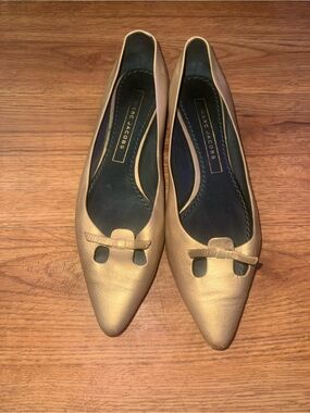 Marc Jacobs Metallic Gold Pointed Ballet Flats with Bow Accent sz 36